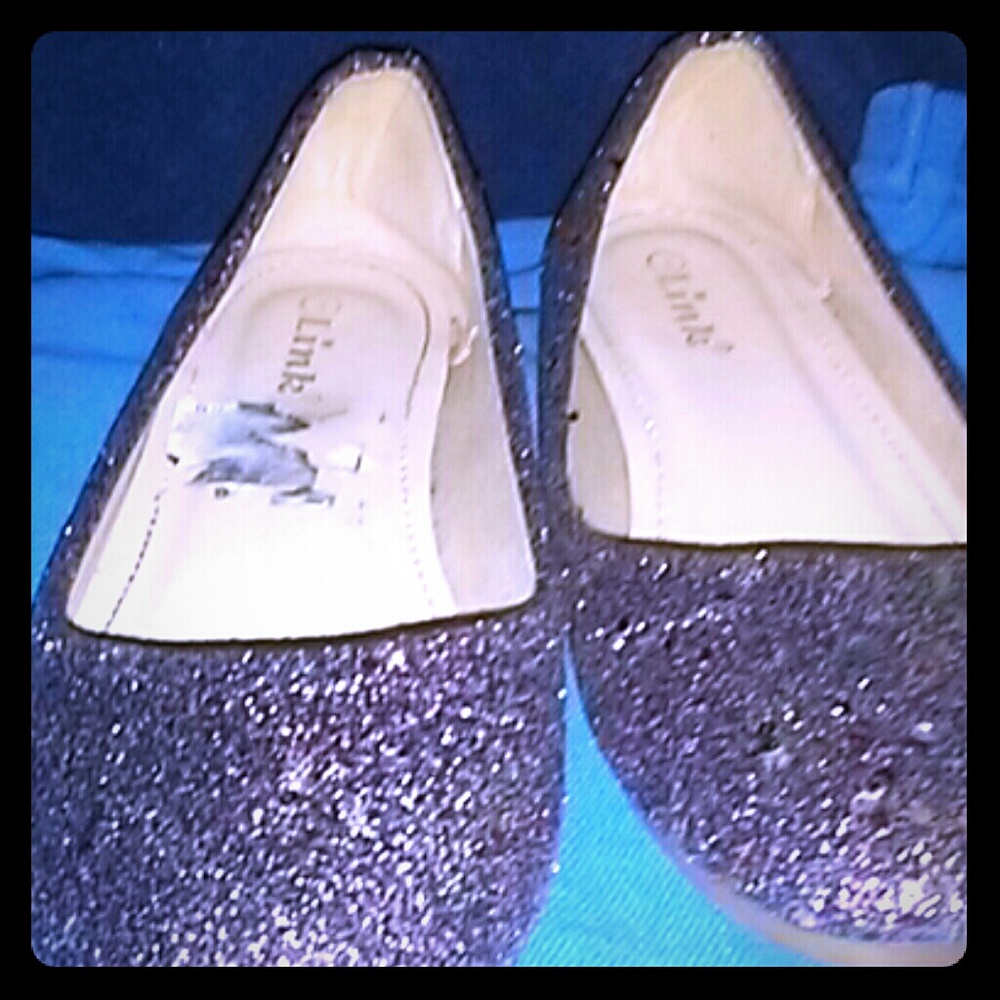 I am selling glitter dress shoes on size 3